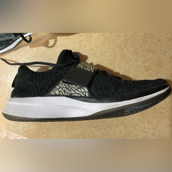 Jordan:Men’s Jordans trainers fly knit black cheetah print metallic gold sneaker - Picture 6 of 9